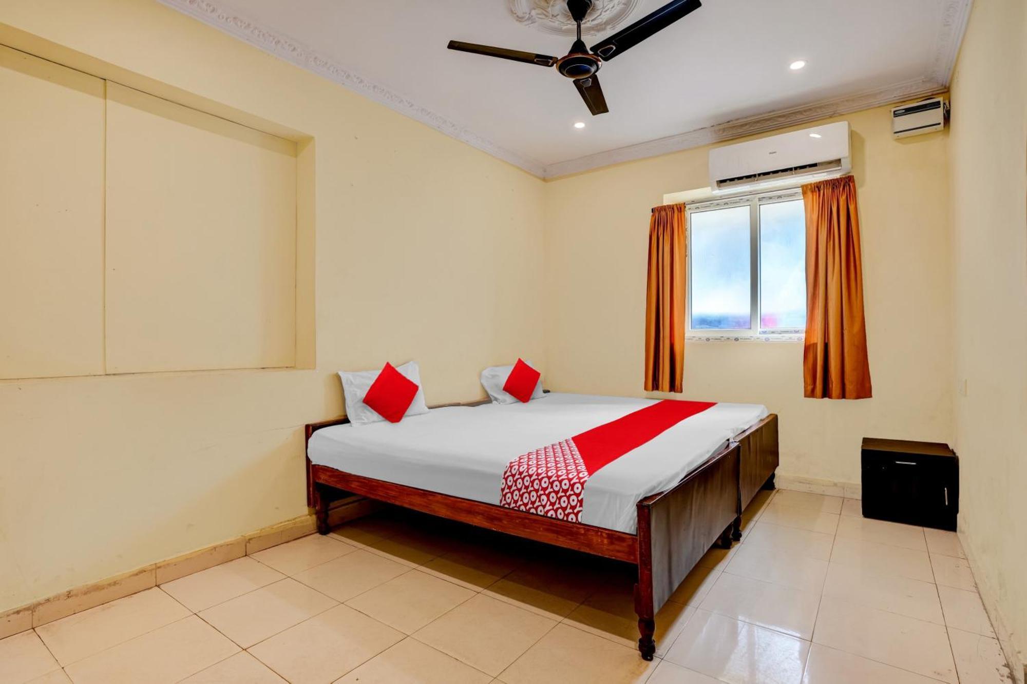 Oyo Royal Visakha Beach Guest House Visakhapatnam Extérieur photo